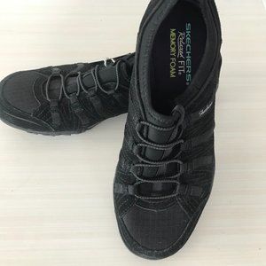NEW Skechers Relaxed fit work shoes in BLACK
